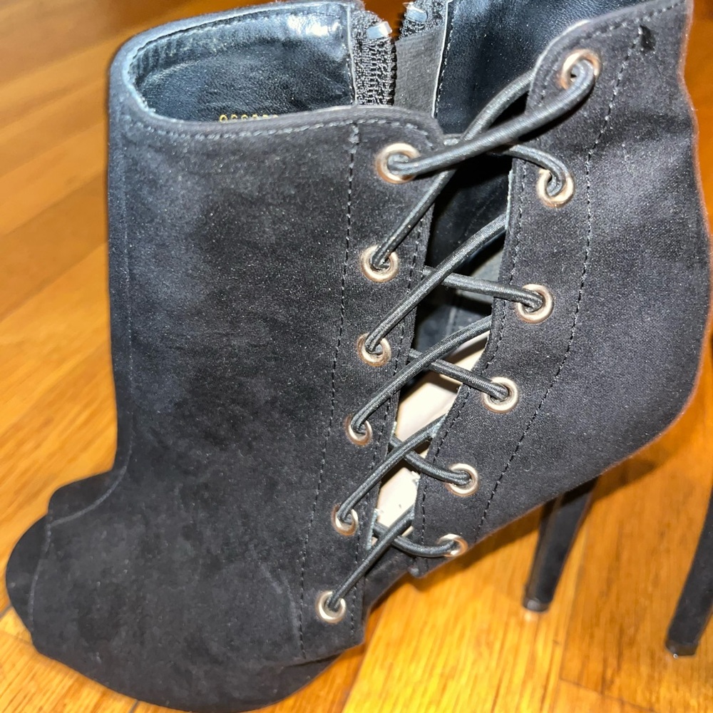 FINAL SUMMER SALE ❤️LIKE BRAND NEW WORN TWICE ❤️peep toe 4.5 inch booties